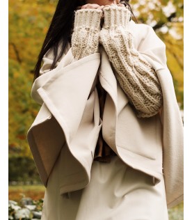 Пончо с вязаными рукавами 